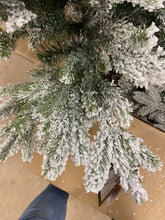 Load image into Gallery viewer, 7ft Pre-Lit Arlberg Frosted Fir
